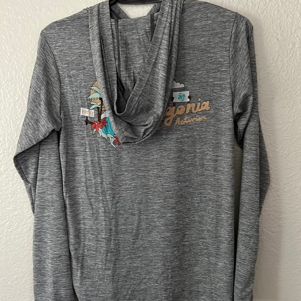 NWT Women's Rare Patagonia Graphic Hoodie - Picture 3 of 8